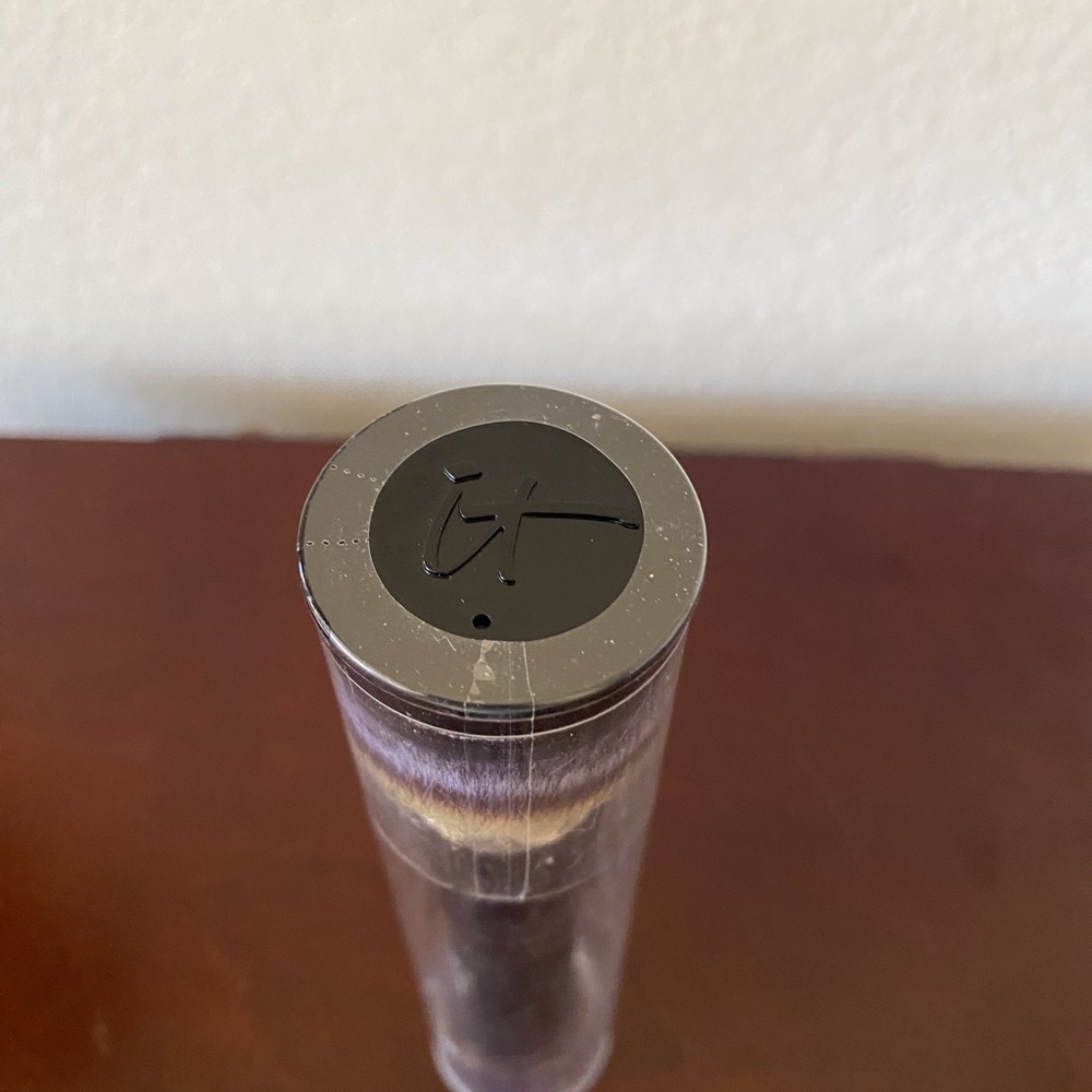 IT Cosmetics Heavenly Luxe Flat Top Buffing Foundation Brush No. 6! - Picture 3 of 3
